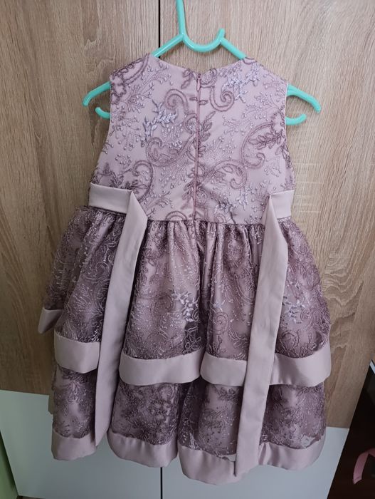 Дантелена детска рокличка