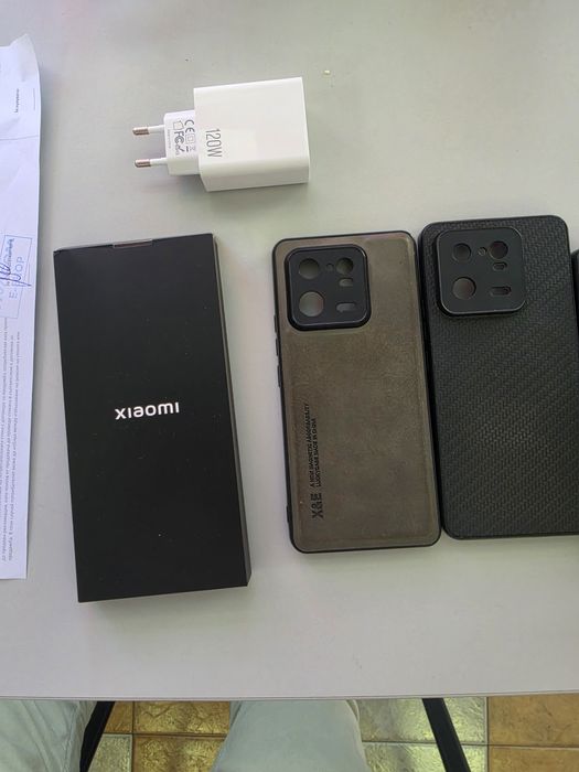 Xiaomi 13 Pro (Отлично състояние) +  Xiaomi Smart Band 7 Pro,подарък гръбчета и документи