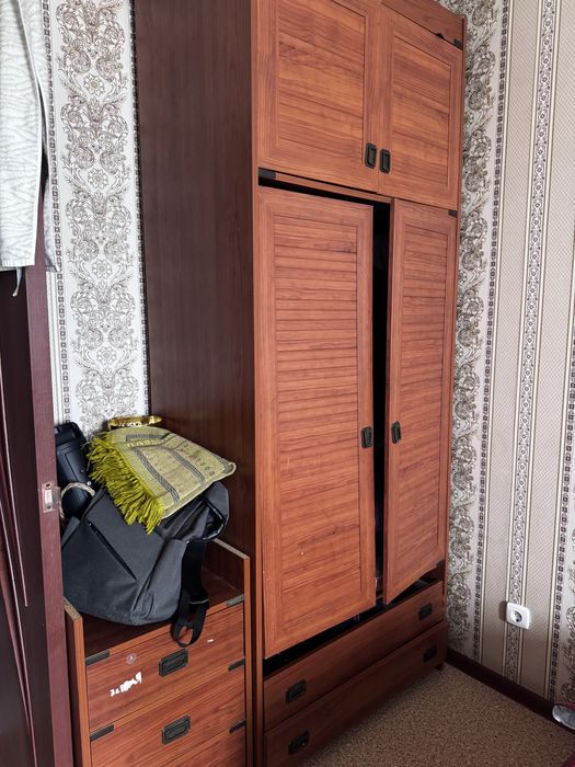 Шкаф компьютерный столы мен бірге залға арналған