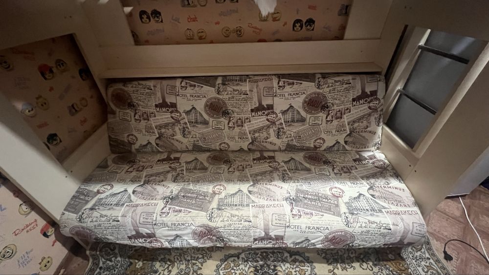 Кровать двухъярусная с диваном