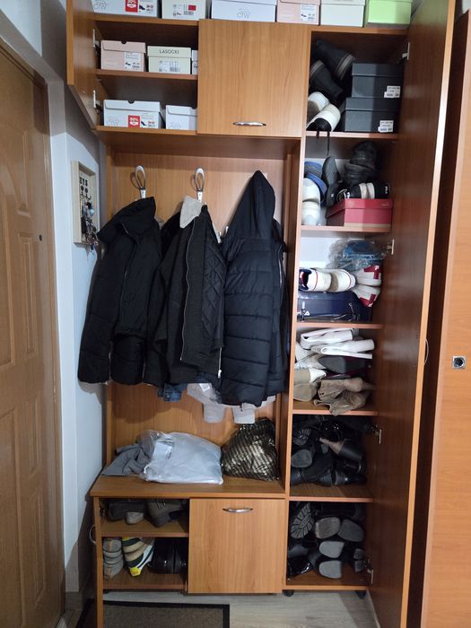 Vând mobilier pentru hol