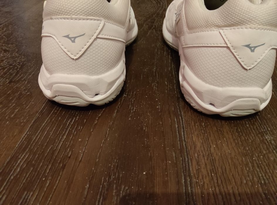 Маратонки Mizuno Wave Pfantom 3