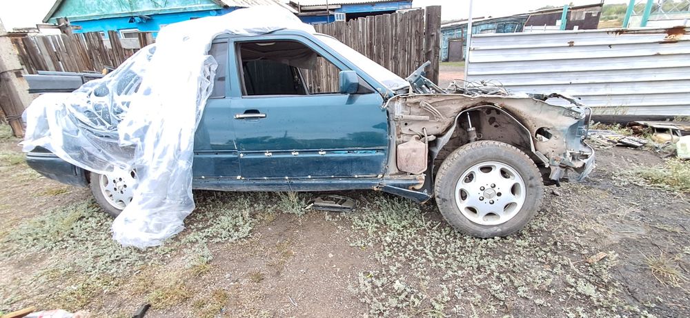 В разборе мерседес 124