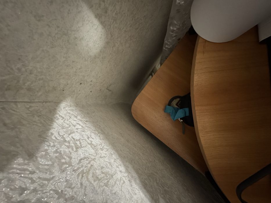 Угловой компьютерный стол