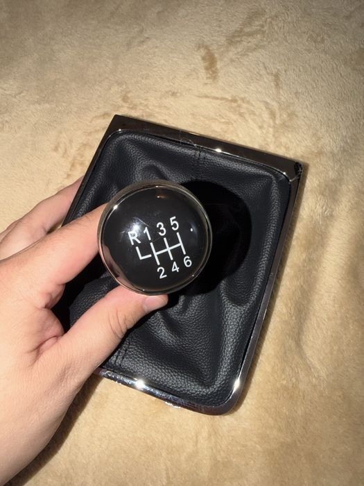 Manșon schimbător + nucă 6 trepte piele VW Passat B6