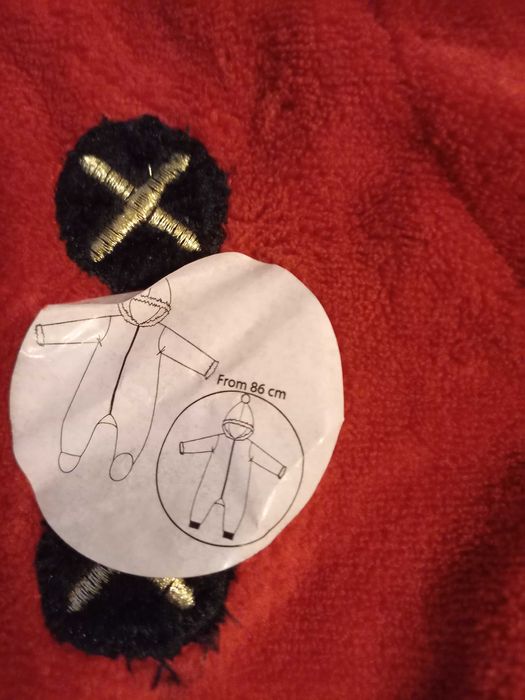 Продавам детски костюм.