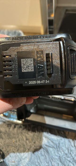 Filetantă 18v brushless DCD85M MClaren cu baterie 5ah și încărcător