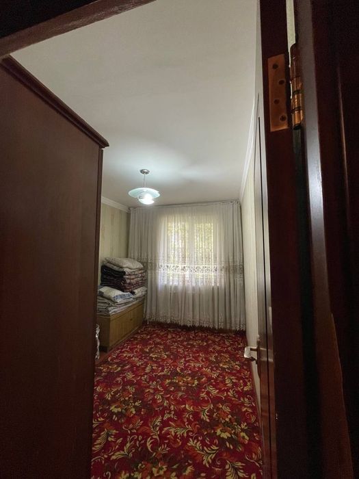 Чилонзор-Е квартал,Метро Хамза,4/4/5,кирпич,балкон 2×6м.,кв. чистая