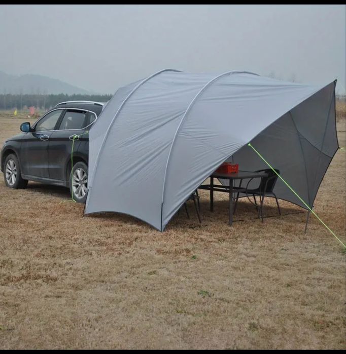 Сива палатка за кола