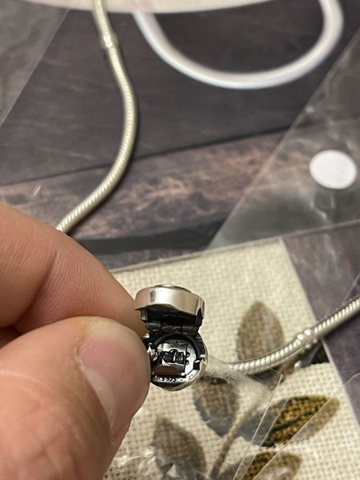 Чисто нови сребърни гривни на Pandora