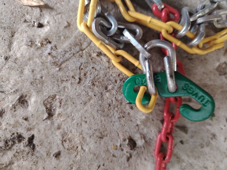 Lanțuri antiderapante noi - 2 seturi diferite