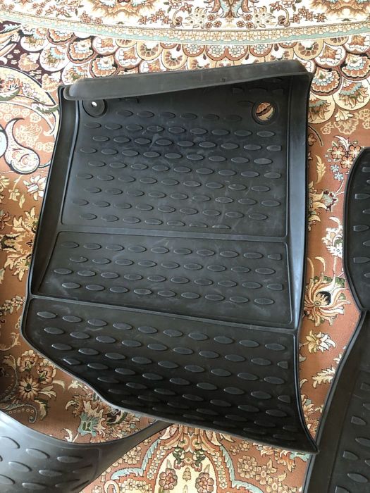 Продам полики в авто. Торг.