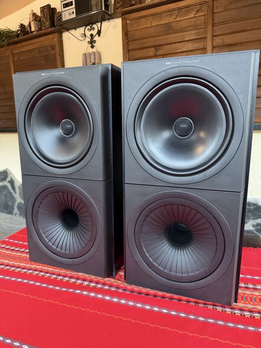 Продавам Kef Q60