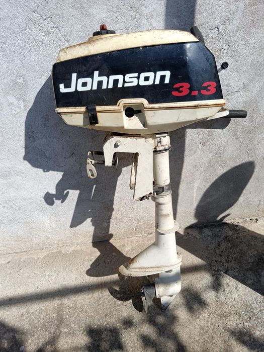 Лодка с твърдо алуминиево дъно