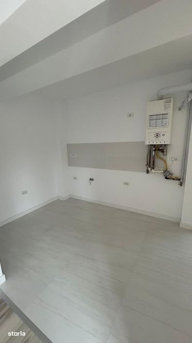 Apartament 3 camere, balcon, curte împrejmuită