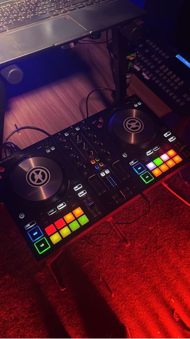 TRAKTOR S2 MK3.                                                     .)