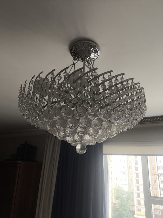 Продам люстру , все целое