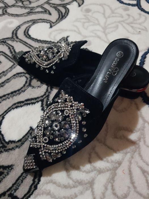 Ayollar oyoq kiyimi yangi