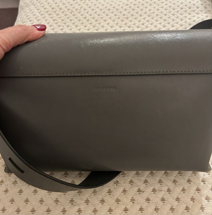 Сива кожена чанта All Saints с регулируема дръжка