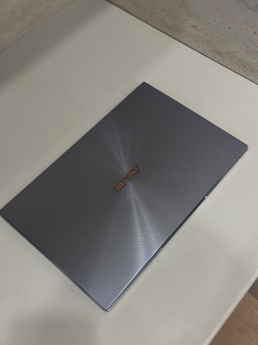 ASUS ZenBook в идеальном состоянии