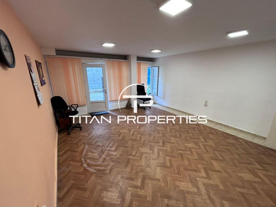 Дава се под наем Офис в Бургас, Възраждане - 35 кв.м за 280.5 € - Снимка #1