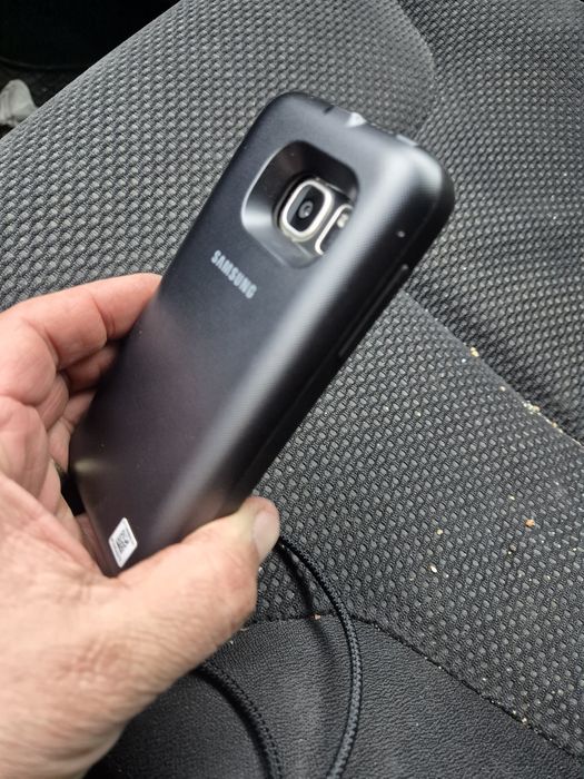Telefon mobil Samsung S7 cu husa baterie externa