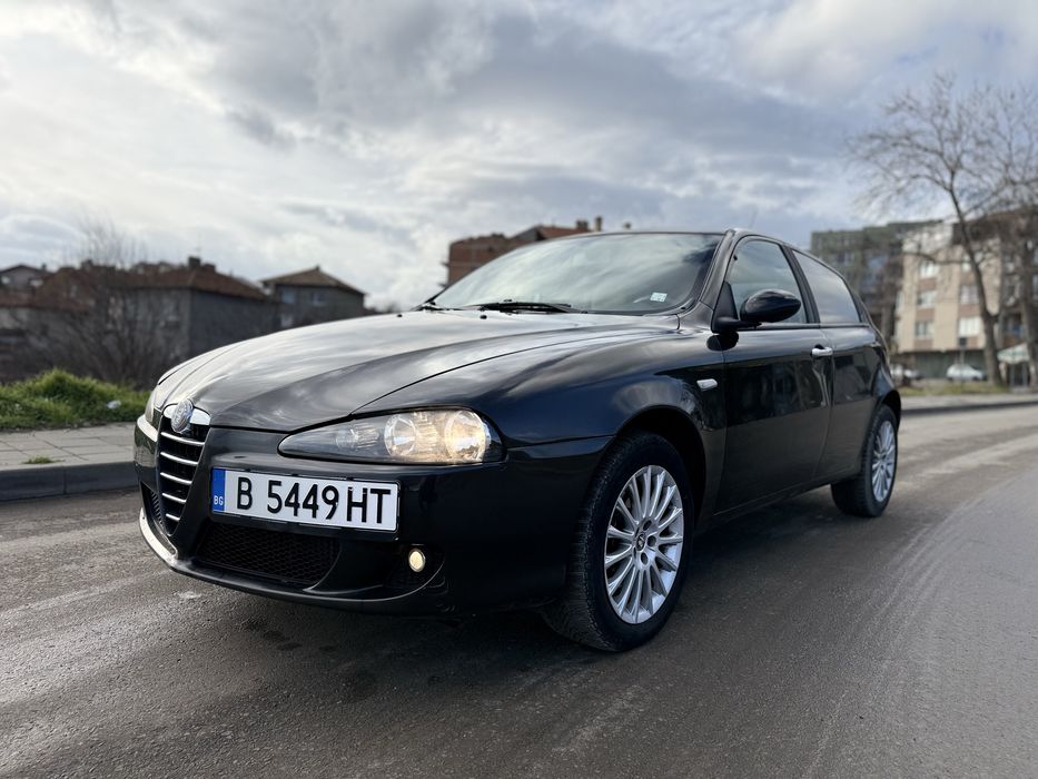 Alfa Romeo 147 1.9 Jtd, 2006г. Климатроник зимни гуми Всичко платено