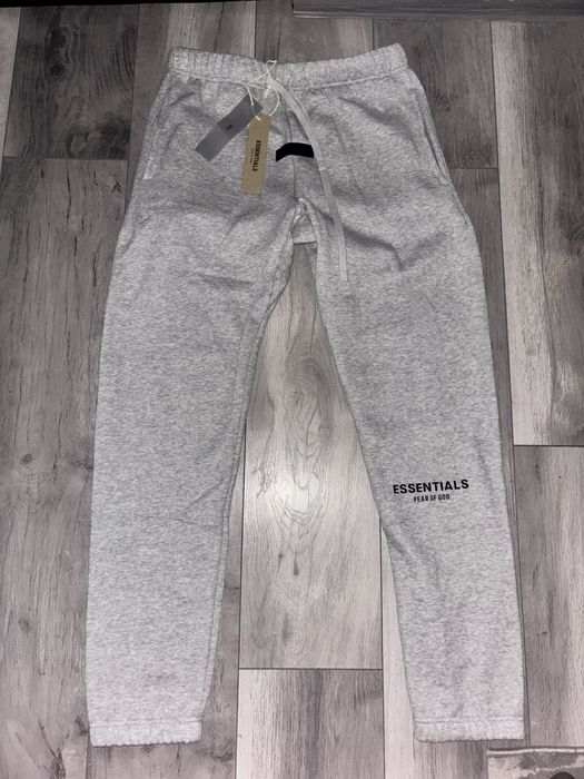 Vand Compleu Essentials Nou cu eticheta