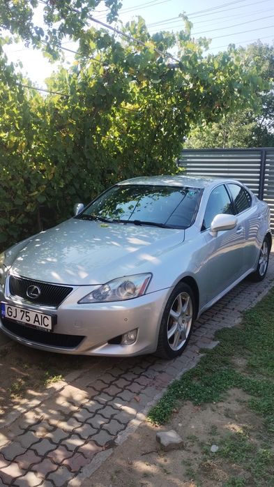 Lexus is 220d  2009