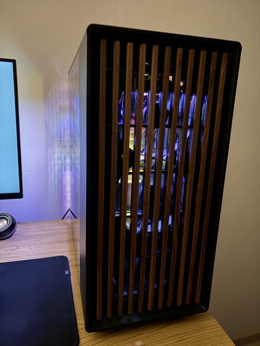 Геймърски компютър- RX 9070XT , 32GB DDR5 RAM , Ryzen 7 7700