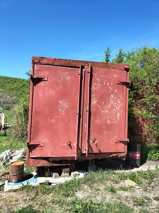 Container dimensiuni: Exterior 5500 x 2450
Interior 5000 x 2050