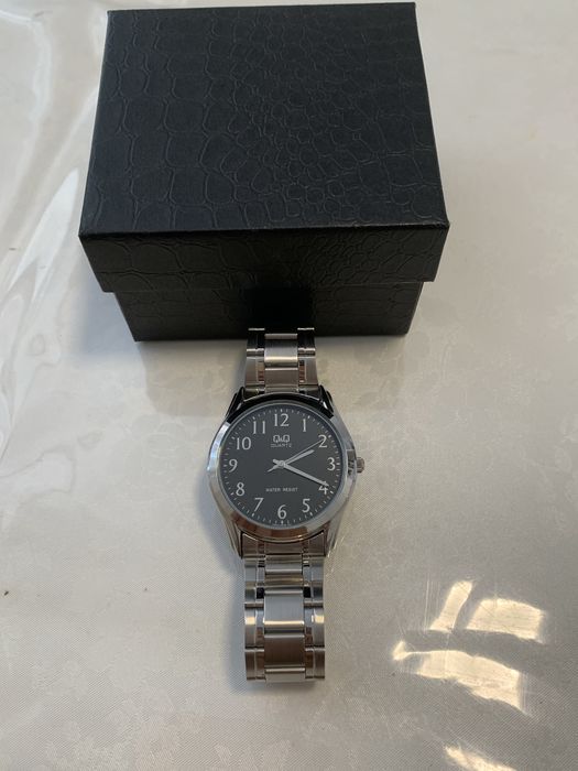 Часы кварцевые новый