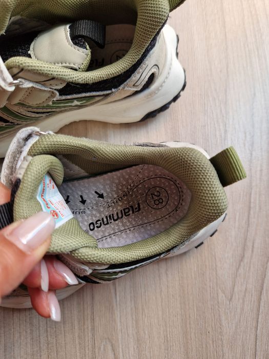 Продам кроссовки на мальчика 28 рр