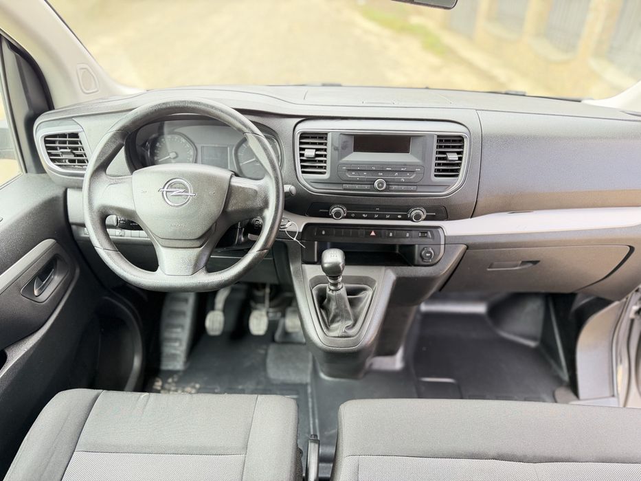 Opel Vivaro * Renault Trafic * Toyota Proace * Euro 6 * Manual * Extralung * 6 Locuri + marfa *