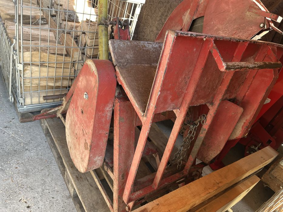 Прикачен циркуляр за трактор