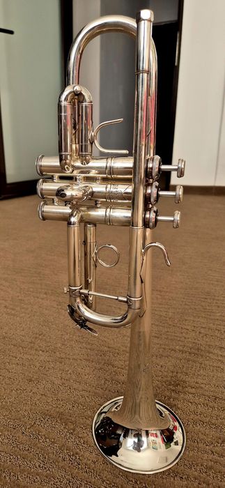 Trompeta profesională Bach Stradivarius