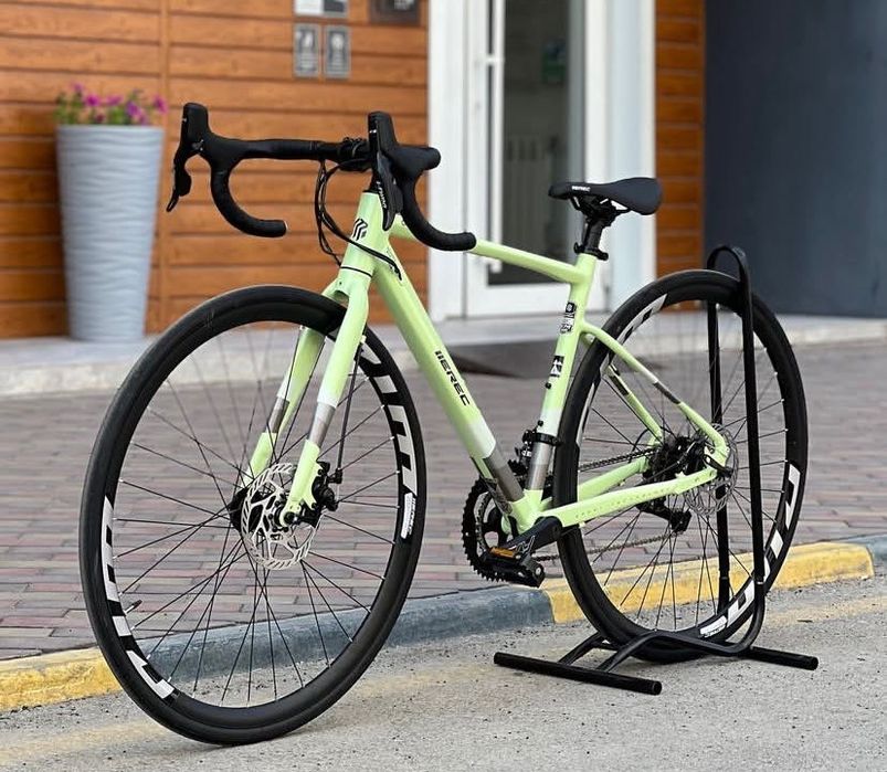 Шоссейник новый.