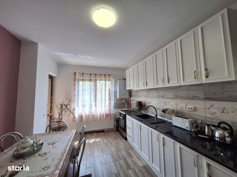 Apartament cu 3 camere, 62 mp, orientare sudica, balcon, zona Stejarul