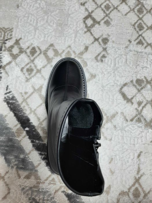 Продаю демисезонные ботинки