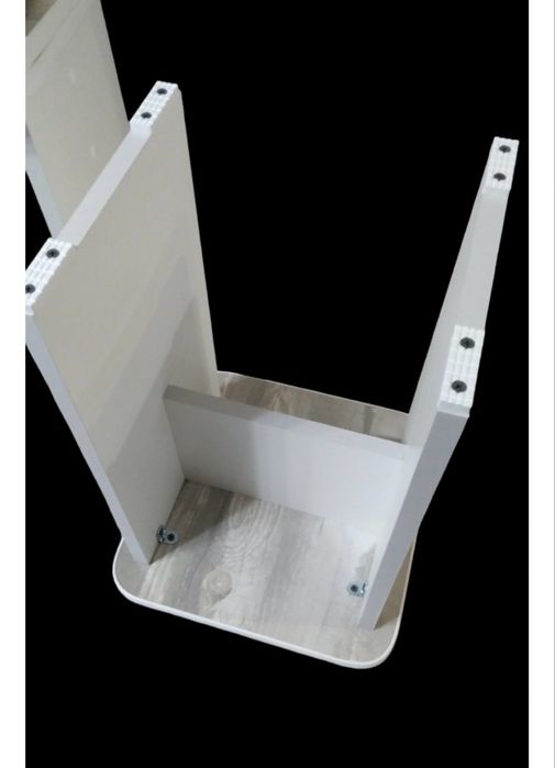 Продам комплект стол и 4 табуретки