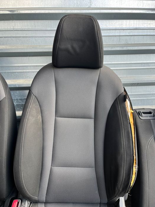 Салон за HYUNDAI I30 обикновен плат гръмнала лява седалка ном 998