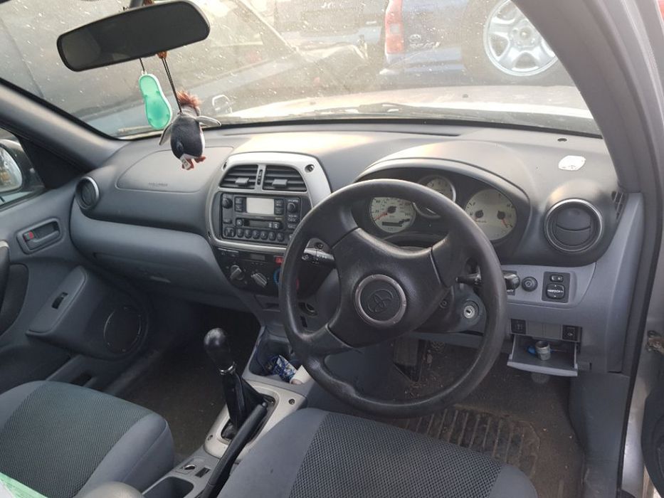 Dezmembrez Toyota Rav4 Gen2 motorizare 1.8b si 2.0d fabr 2001-2005