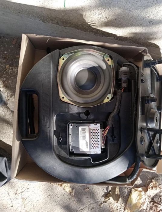 Субуфер Bose от Мазда / Subwoofer Bose. Вграден усилвател. Като нов!