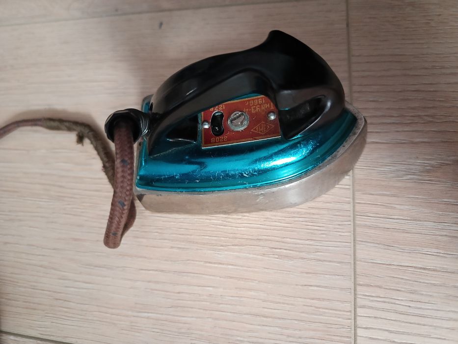 Ретро малка ютия