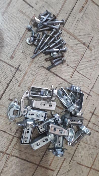 Мебельные петли и комплектующие