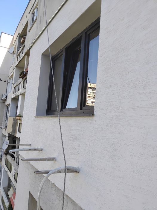 Топлоизолация от алпинисти скеле ремонт на фуги и фасади алпинист