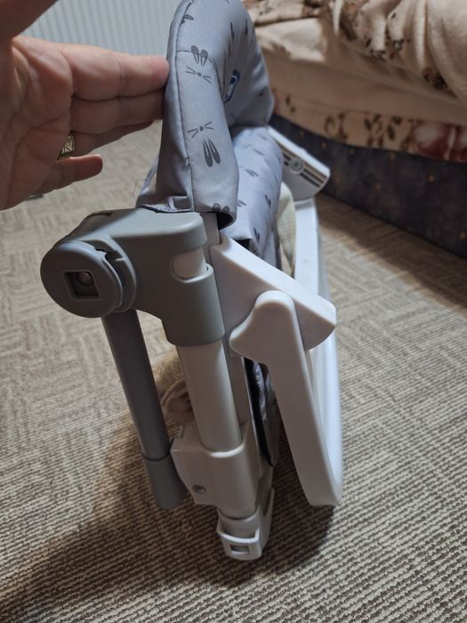 Scaun de masa Chicco Booster, Chairy, de la 6 luniChairy este noul sca