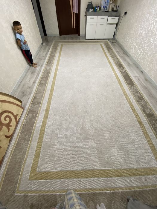 Прододается ковер