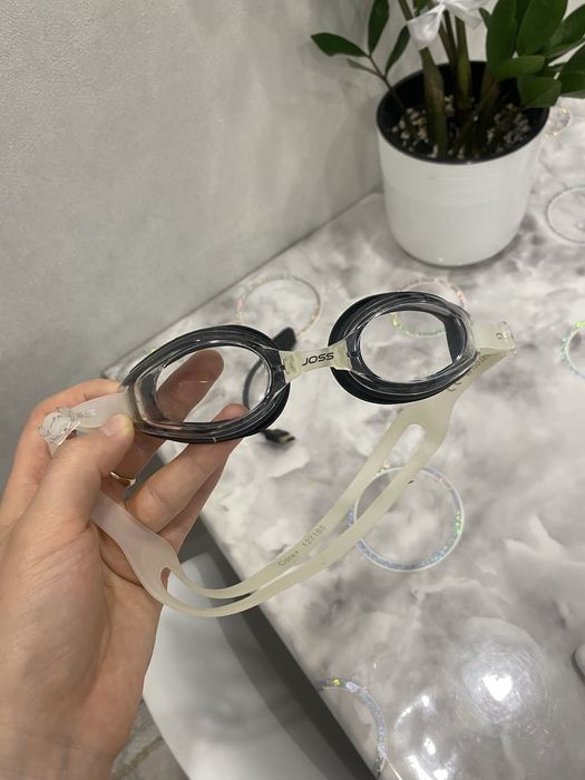 Очки, ласты, шапочка для плавания