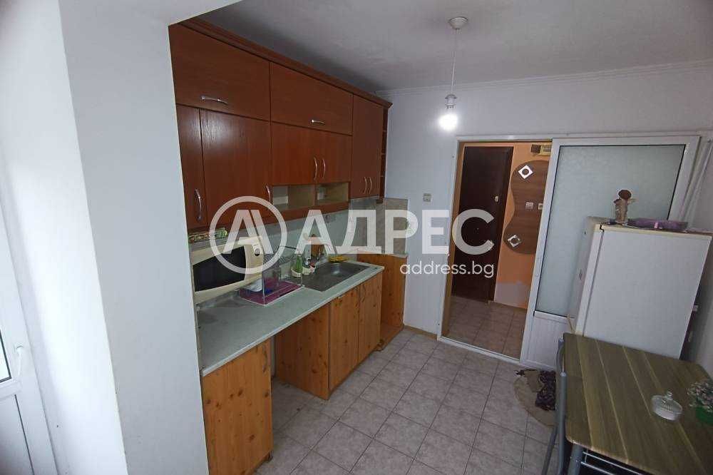 Продава се Двустаен апартамент в Разград, Център - 54 кв.м за 841 €/кв.м - Снимка #6